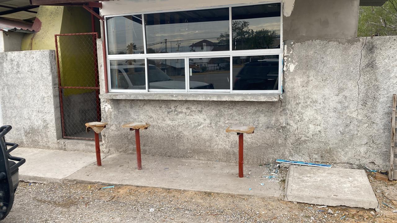 White aluminum tinted shop window installed by FerMac