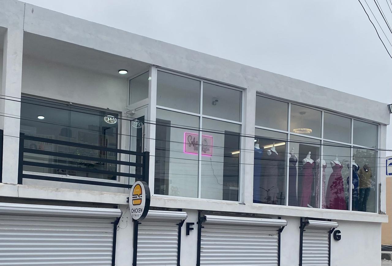 Boutique storefront glazing with white aluminum frames by FerMac